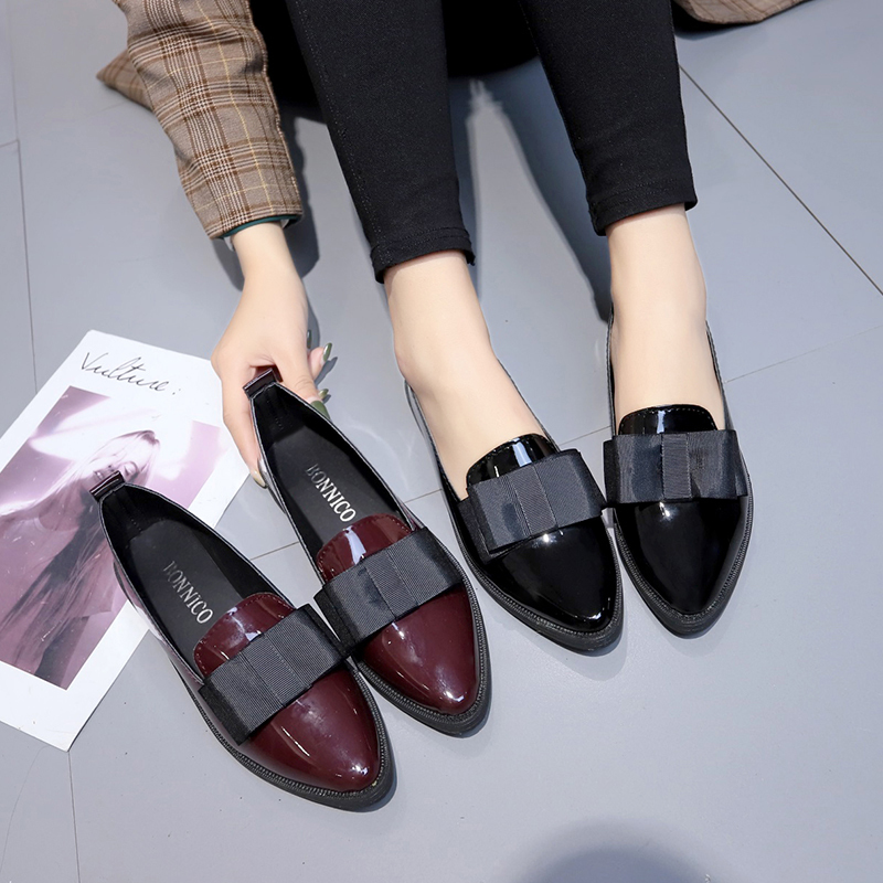Womens Heels - Mocassini a Punta in Pelle Verniciata